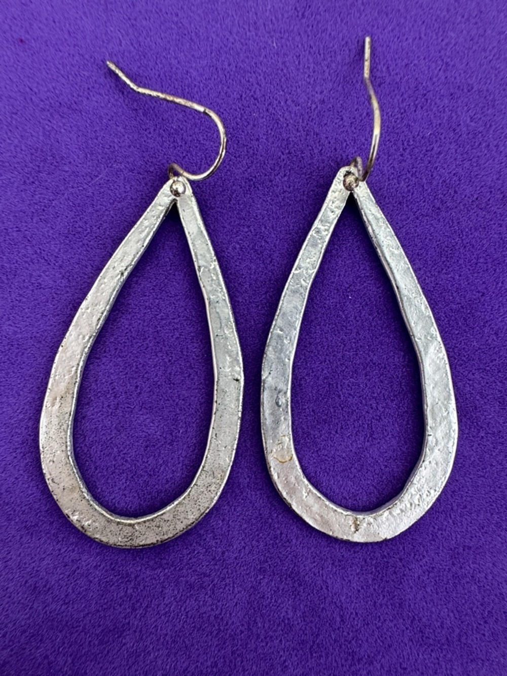 💛 Classic Silver Tone Teardrop Hoop Earrings | Brutalist